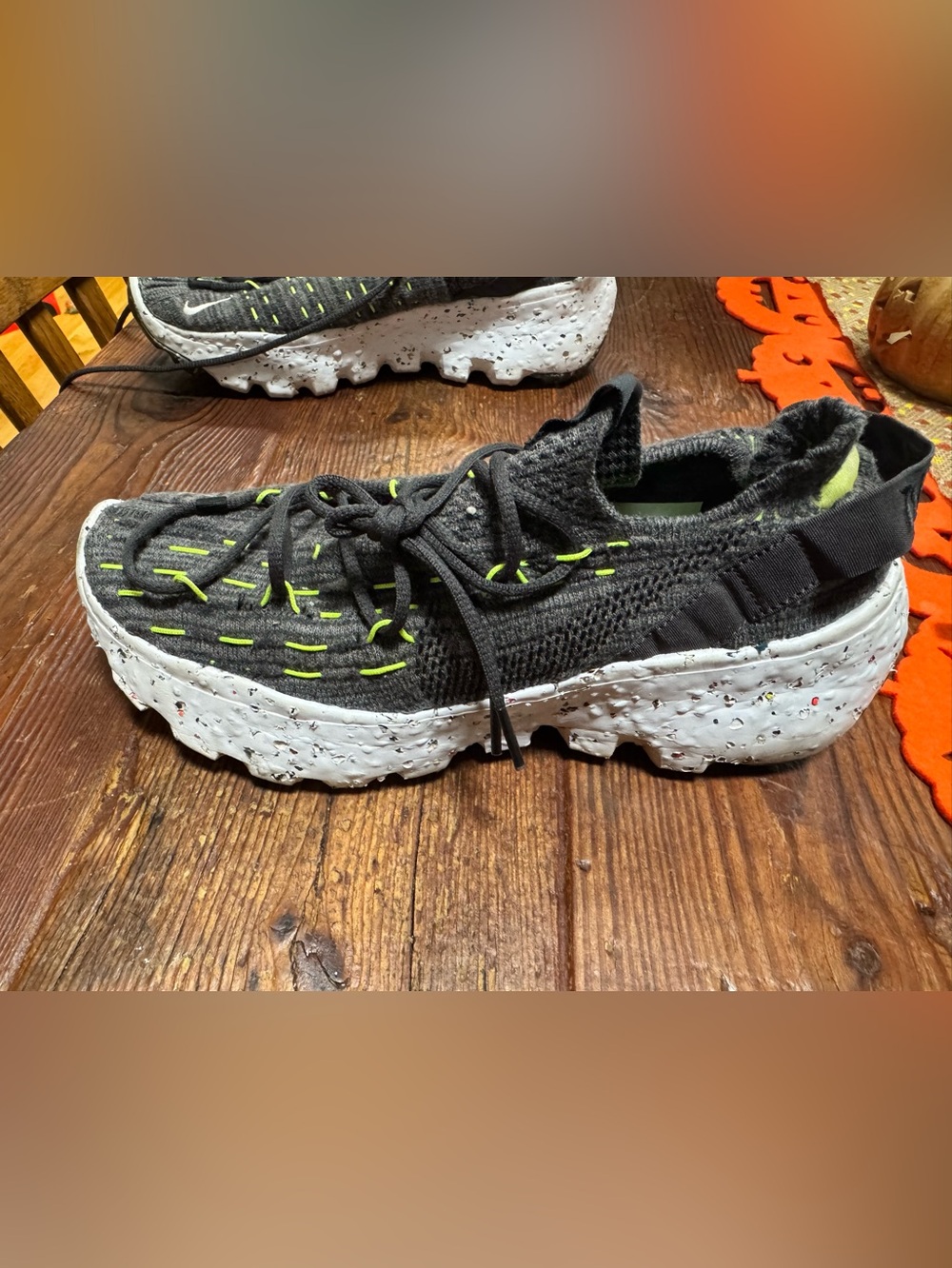men’s size 8 Nike Space hippie 04 Knit Sneakers with Neon Green Accents